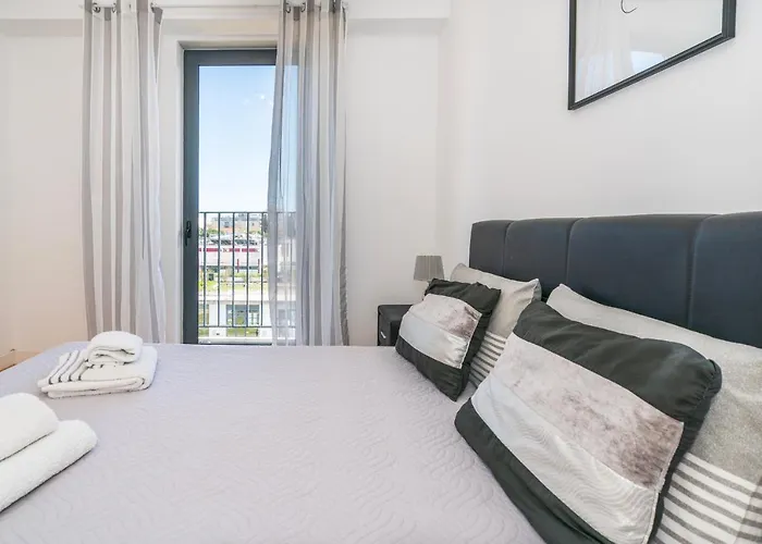 Modern Flat By Marina And Old Town Appartement