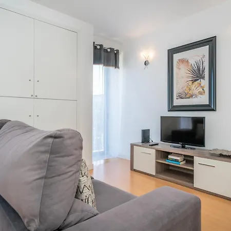 Modern Flat By Marina And Old Town *