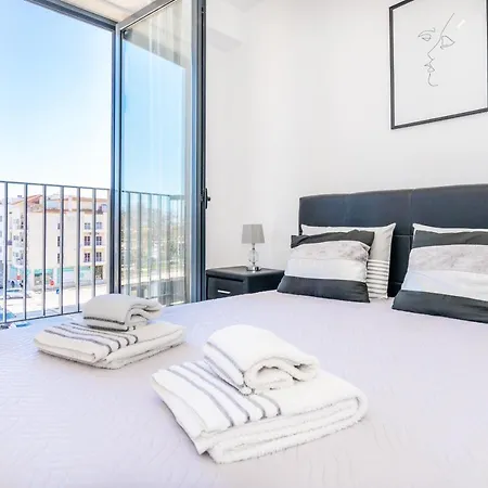 Apartamento Modern Flat By Marina And Old Town