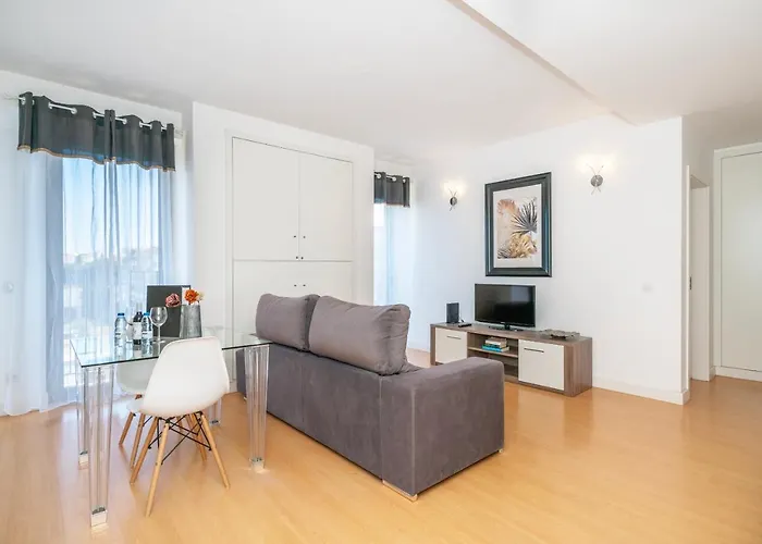 Modern Flat By Marina And Old Town Apartamento *