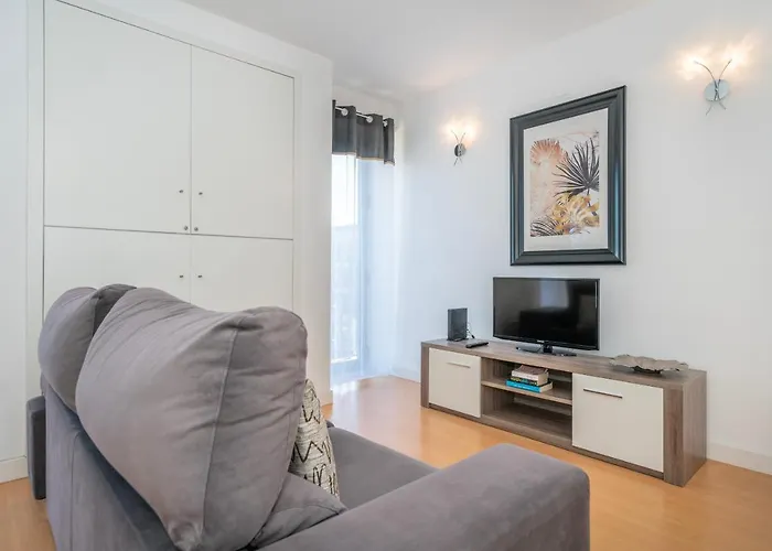 Modern Flat By Marina And Old Town *